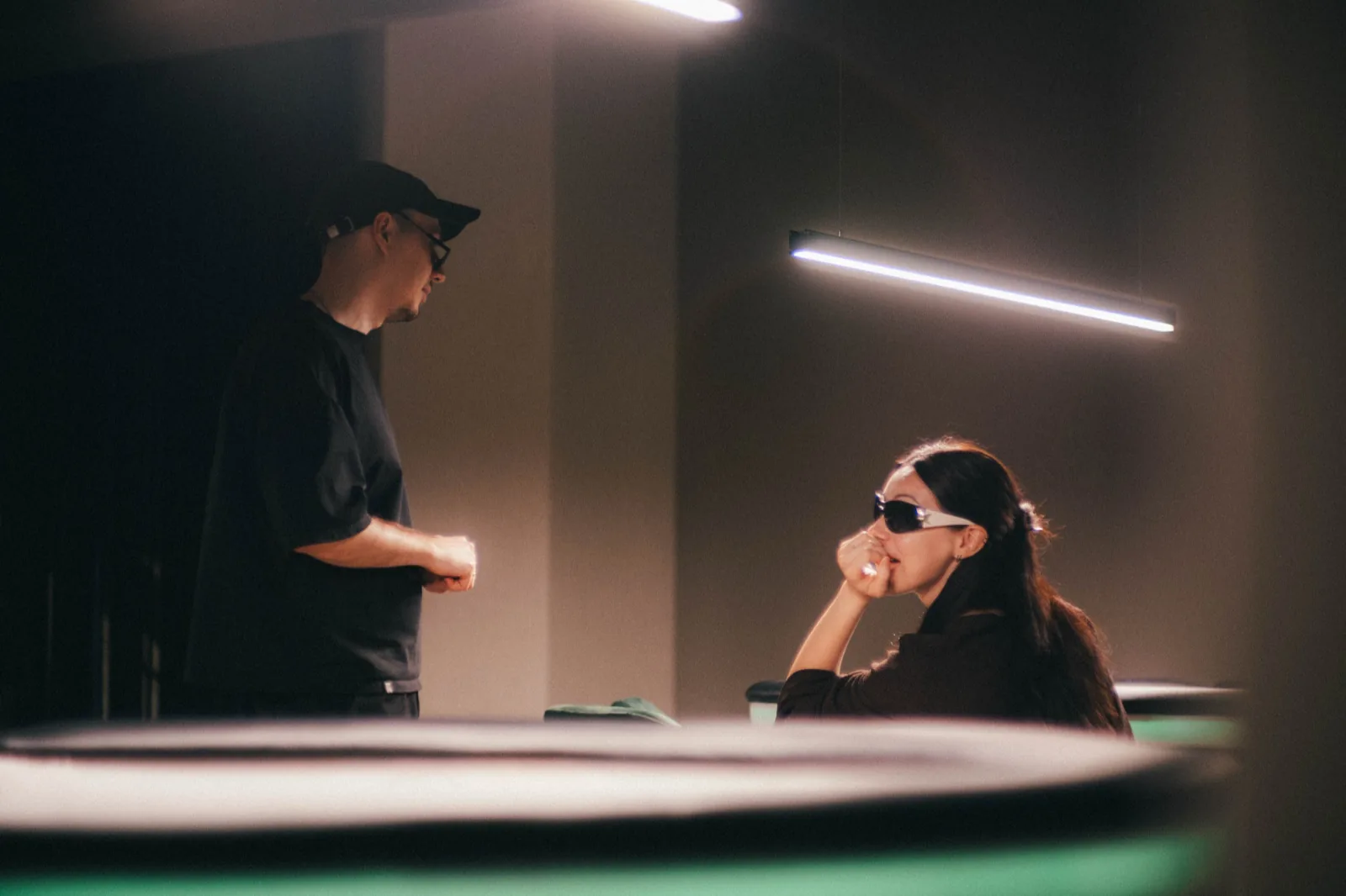 Панель: линейный светильник над столом. Big Blind Club, Балаково